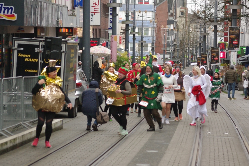 2024 12 15 Weihnachtslauf Laufstrecke Kostueme