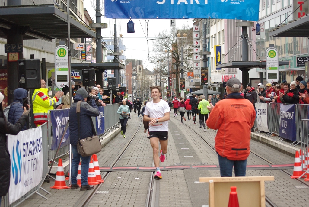 2024 12 15 Weihnachtslauf Sieger 10km
