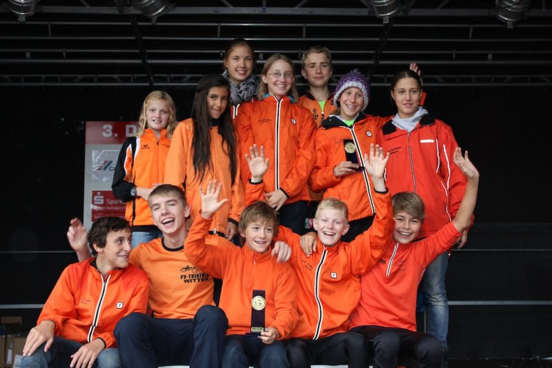 Gruppenfoto der Schüler- und Jugendmannschaft
