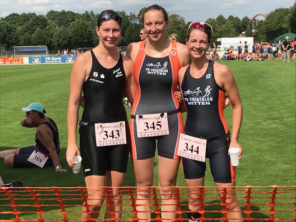 V.l.n.r: Jacqueline Schmitt, Katrin Harnischmacher und Nora Hansel Damen Regionalliga Rheine