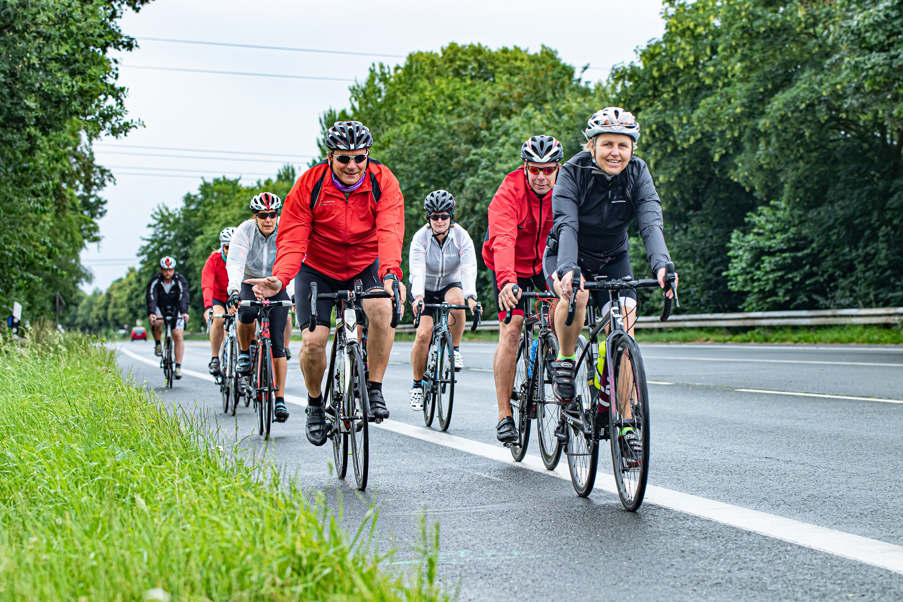 die zweite Startgruppe auf den letzten Regenmetern. Ajpg