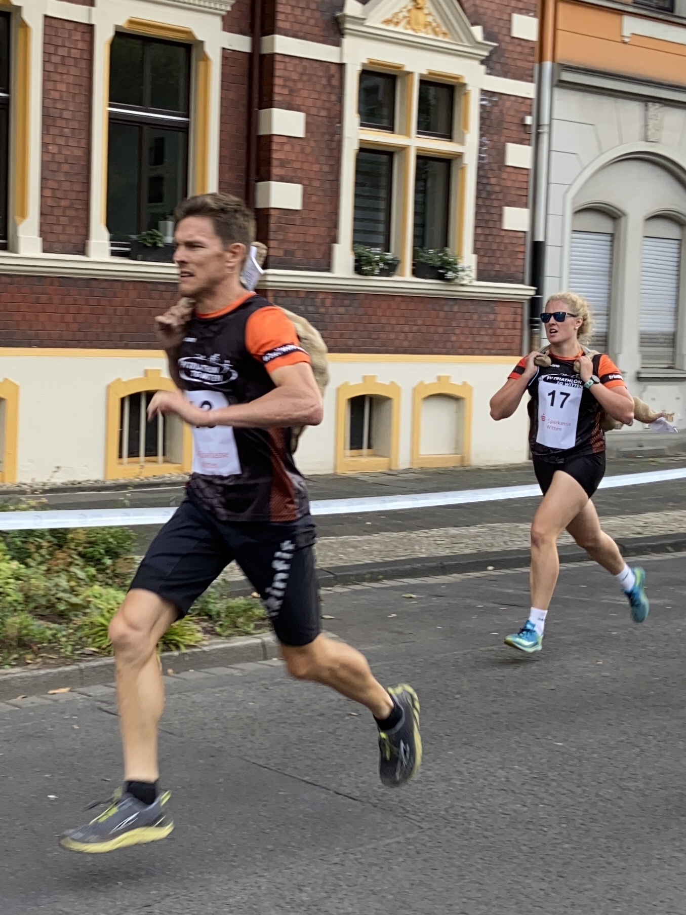 2022 09 04 Zwiebelsack Tim und Lisa