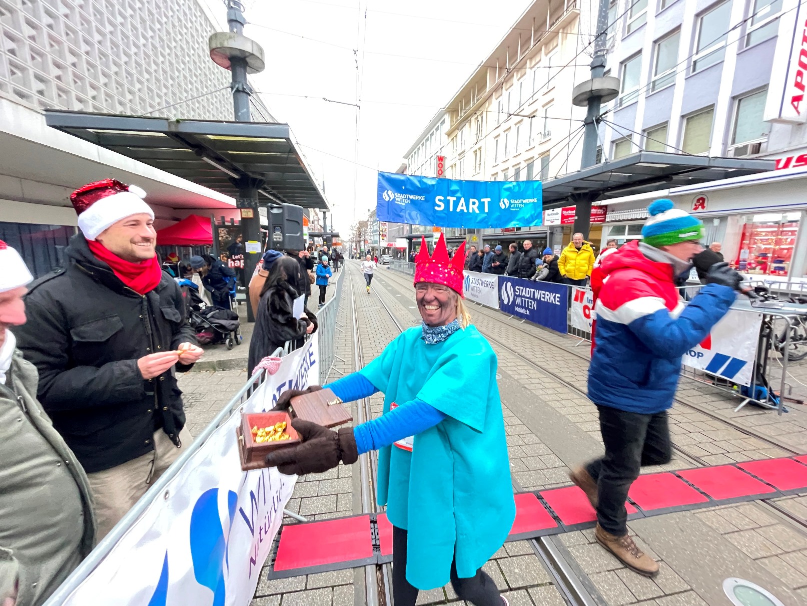 2022 12 11 Weihnachtslauf 10 km Kostüm3