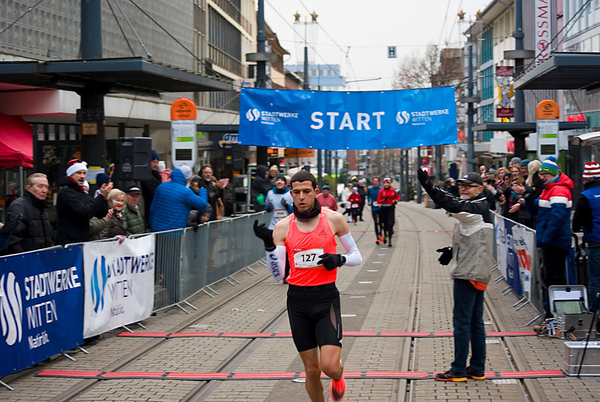 2022 12 11 Weihnachtslauf 10 km Sieger1