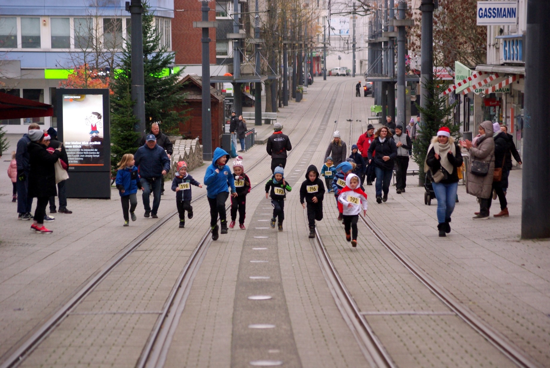 2022 12 11 Weihnachtslauf Start Bambini