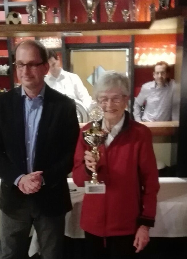 20170226 Gross Helga Herdecker Laufserie2016Ehrung