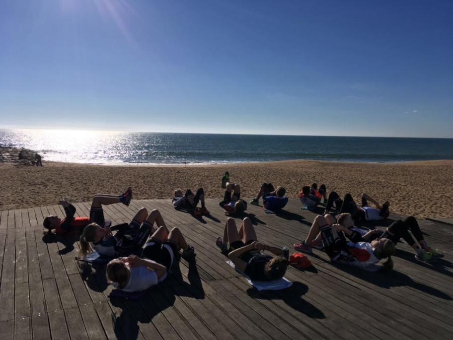 Stretching am Strand